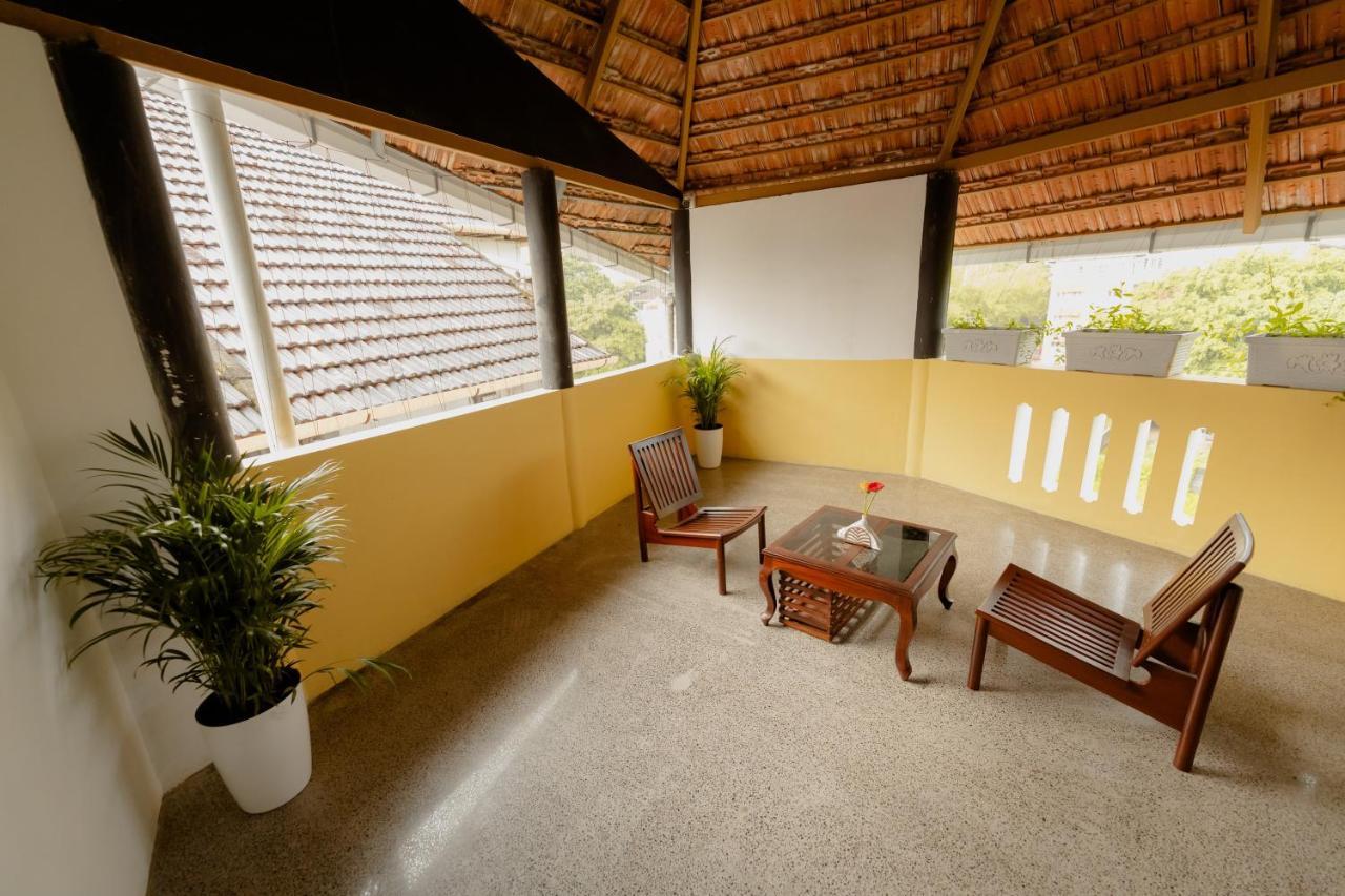 Seacoast Inn Fortkochi Fort Kochi Exterior photo